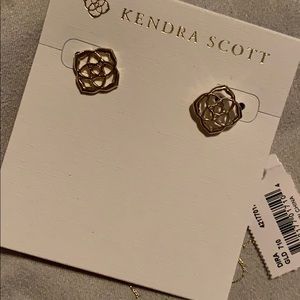 NWT Kendra Scott Dira stud earrings in gold